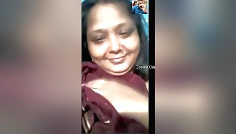 Sexy mature milf shows her big ass and big tits on webcam
