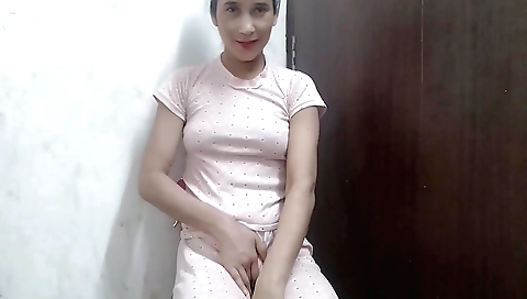 Sexy solo female diya shows off her beautiful form