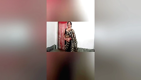 Indian solo video with a lovely amateur who fucking herself