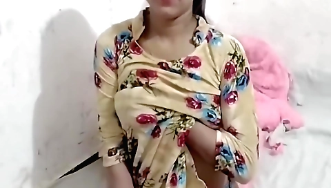 Indian solo chick with a shaved pussy fucks herself
