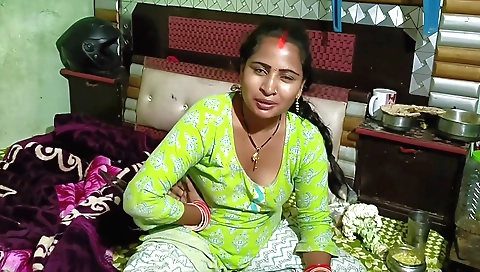 Indian chick with a big ass is getting fucked in steamy vid