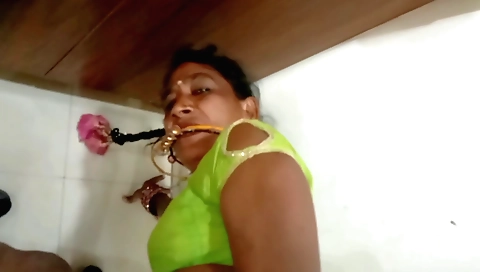 Indian girl with a sexy face is showing me her pussy