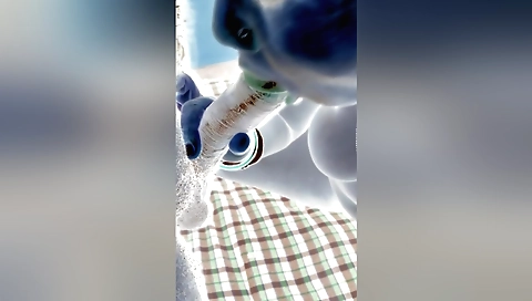 Amateur wife sucks a hard shaft and gets penetrated by the man