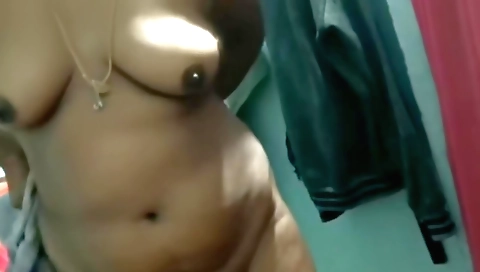 Sexy indian babe shows her face in the bedroom solo