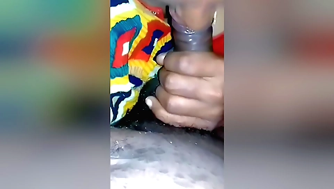 Mature desi babe shows off her buttocks and gets fucked