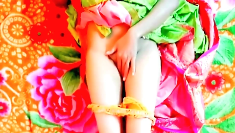 Indian webcam video showing her fingering as she moves body