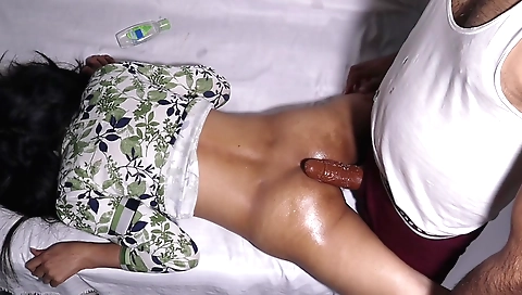 Indian teen with a hot body is showing off her wetness