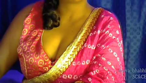 Indian amateur woman shows her boobs in a solo video
