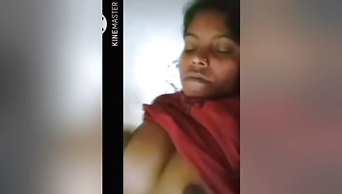 Indian beauty shows off her big boobs and big tits