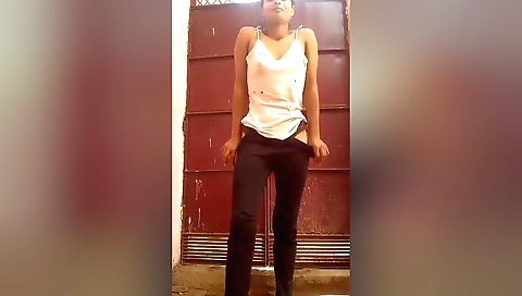 Sexy amateur brunette naked video showing her body