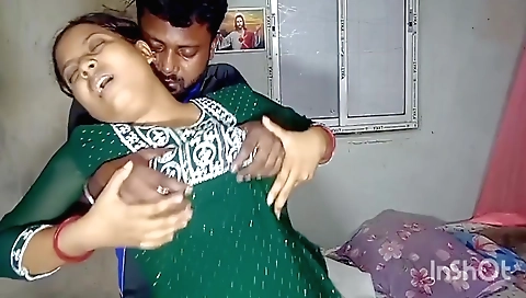 Indian amateur girl fucked and gets her pussy banged