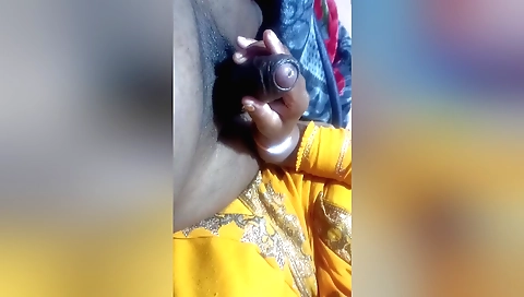 Desi Bhabhi Gave A Handjob And Then Got Her Ass Fucked
