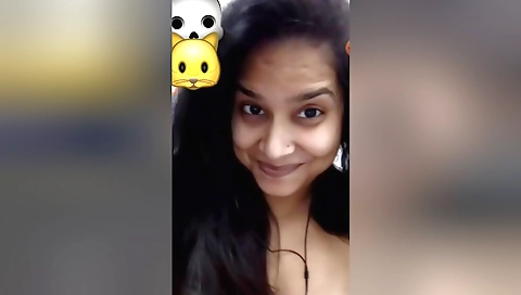 Indian brunette shows off her ass and big tits in solo clip