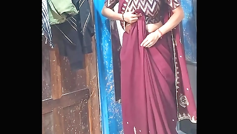 Indian solo female with pink blouse fucking her boyfriend