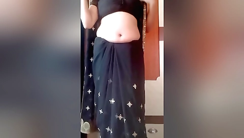 Amateur solo female video with beautiful booty and boobs