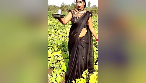 Bhabhi in a sexy outfit in a sexy kitchen solo scene