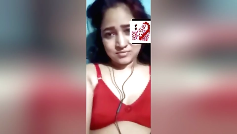 Indian brunette in pink top masturbates on the web cam