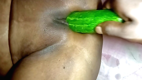 Indian chick gets her cunt stuffed with a big dick