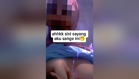 Indian girl with a sexy body is showing off her body