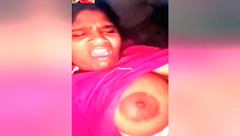 Bhabi masturbates in her bedroom in amateur solo vid