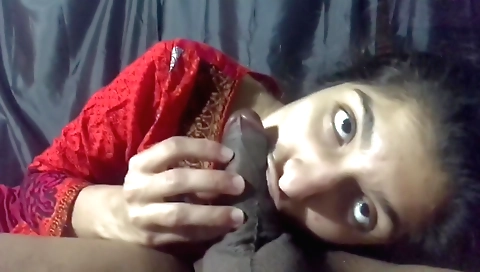 Brunette amateur video shows a deepthroat and pussy sucking