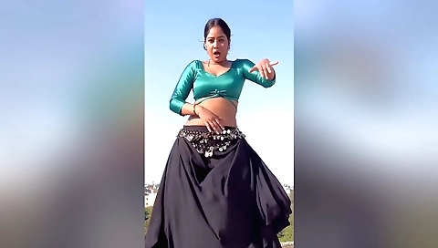 Indian girlfriend is having fun with a dude in a car