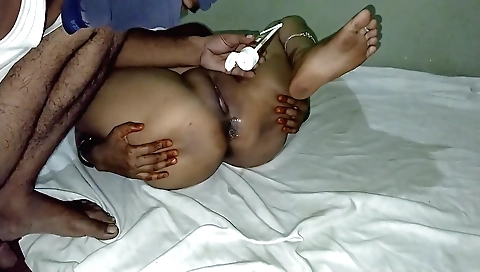 Indian brunette fucked in the bedroom in amateur video