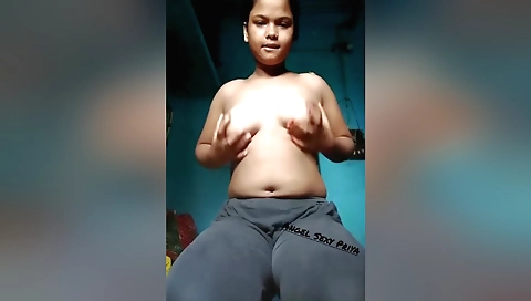 Indian amateur pornstar strips naked in the kitchen