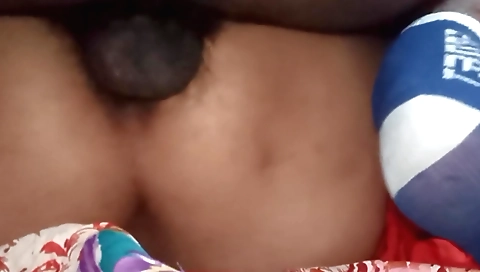 Indian girl with a big ass is showing off in a sexy video