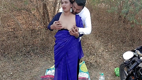 Brunette woman fucks in the jungled and with a fan