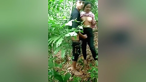 Brunette fucked in the village outdoors in amateur video