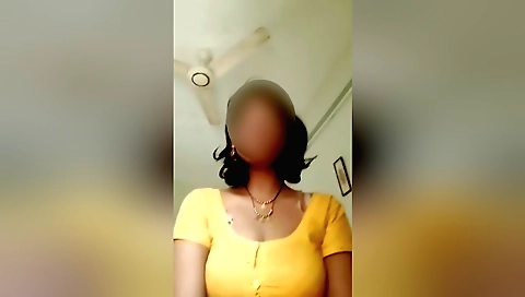 Desi bhabi gets naked and she makes out with her guy