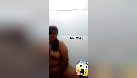 Today Exclusive- Big Desi Girl Showing Nude Body On Video Call