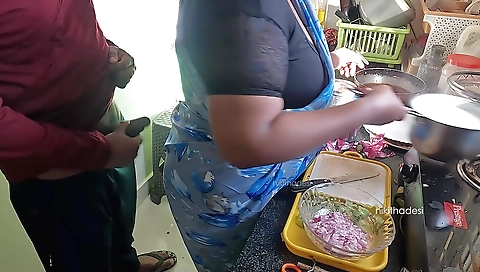 Indian girl fucks her boyfriend with big ass video