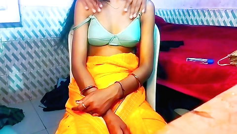 Indian brunette giving a blowjob and getting a handjob