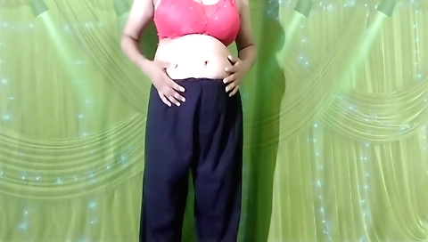 Solo female fucks her stepmom's body in a homemade vid