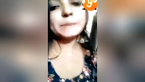 Indian brunette naked babe showing her sexy body on webcam