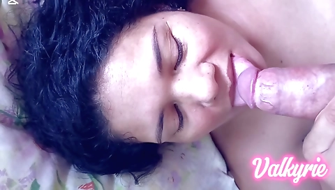 Slutty brunette milf sucks her pussy in hot amateur clip