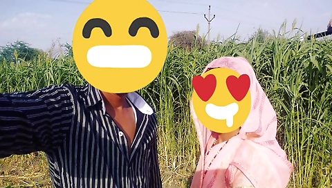 Great natural girl 18+ with a great body has sex outdoors