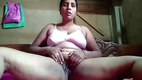 Indian slut fucks her老公's cock while husband sleeps