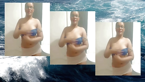 I love to make hot solo naked videos on my computer