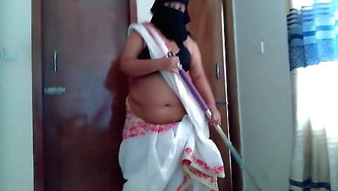 Indian brunette with a big booty having her pussy fucked