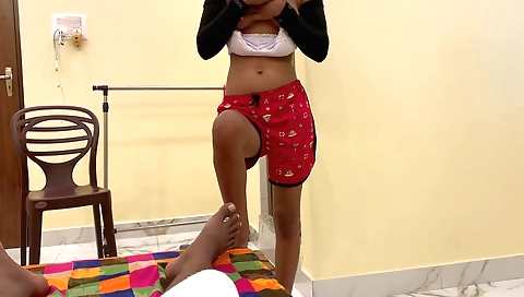 Indian girl with a nice ass is going to cum on her own