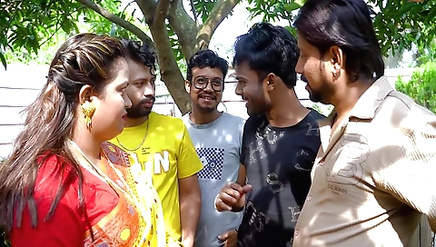 Mallu bhabhi gives a hardcore blowjob to 4 big dicks