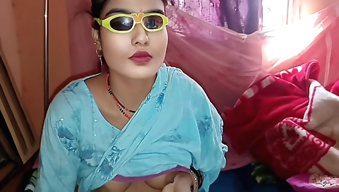 Indian brunette with a great body seduces her lover