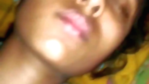 Indian beauty sucks and fucks her pussy in a video