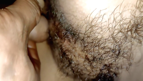 Amateur indian video with hairy indian woman apanay kamwaley ko
