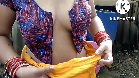 Indian hottie with huge ass and tits fucks her boyfriend