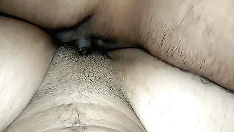 Indian hottie makes her kinky movie with homemade vid