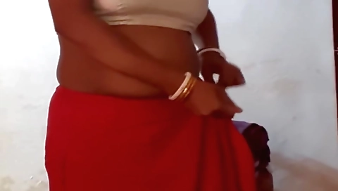 Indian girl with a beautiful body shows her breasts